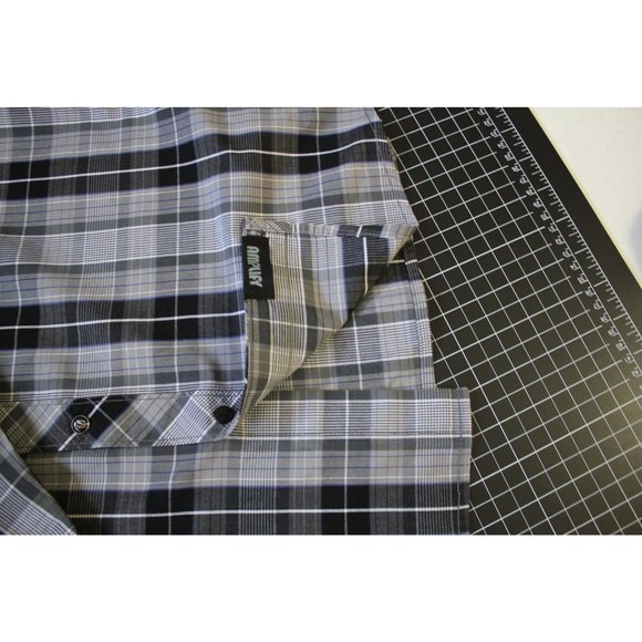 Amp Lify  /Long sleeved button up/ (Size M) Gray/Black - Picture 14 of 15